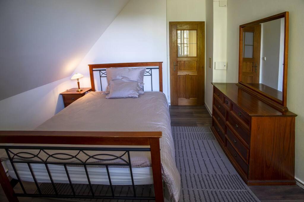 7 Bedroom Secluded Villa Close To Prague Říčany エクステリア 写真
