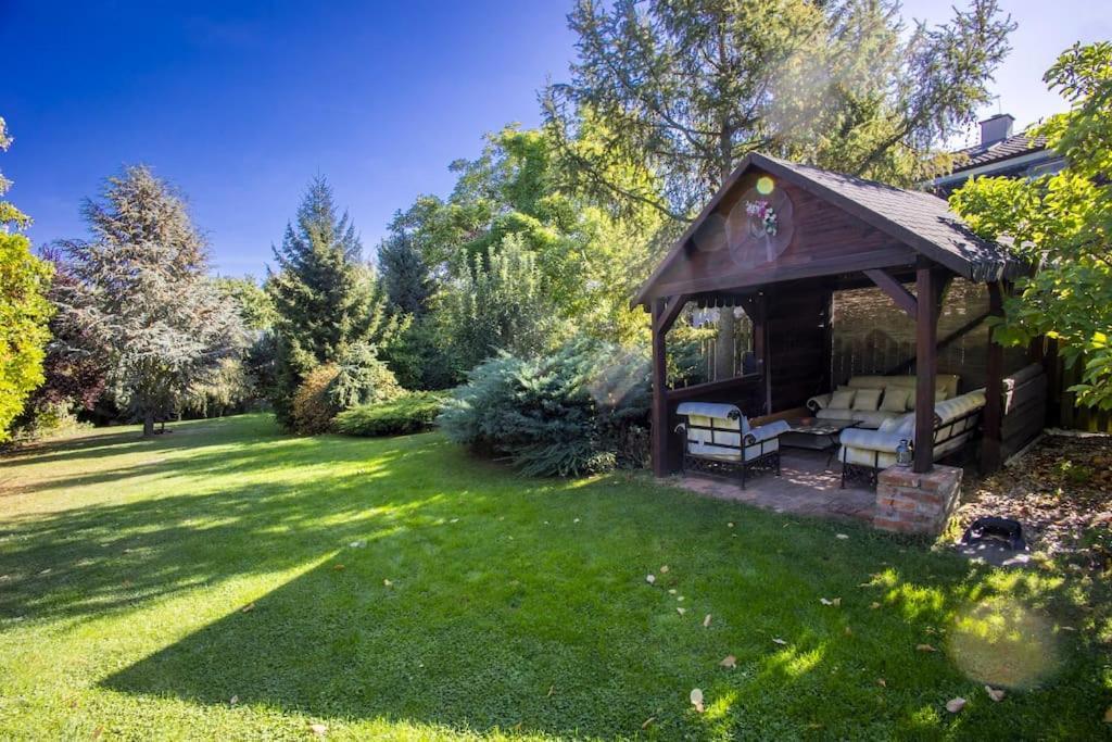 7 Bedroom Secluded Villa Close To Prague Říčany エクステリア 写真