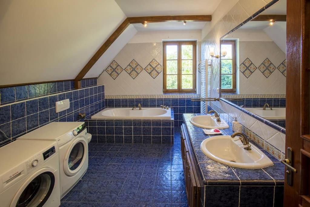 7 Bedroom Secluded Villa Close To Prague Říčany エクステリア 写真