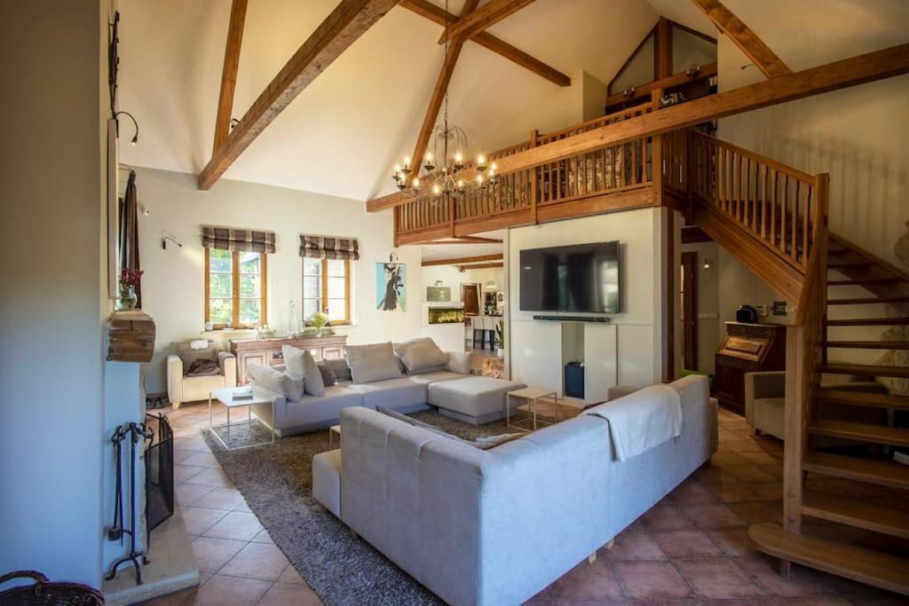7 Bedroom Secluded Villa Close To Prague Říčany エクステリア 写真